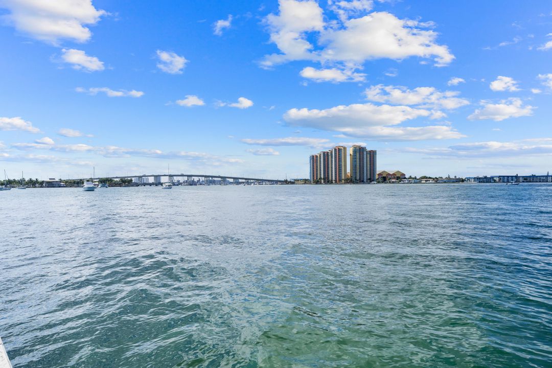 Active With Contract: $3,200 (2 beds, 2 baths, 1143 Square Feet)