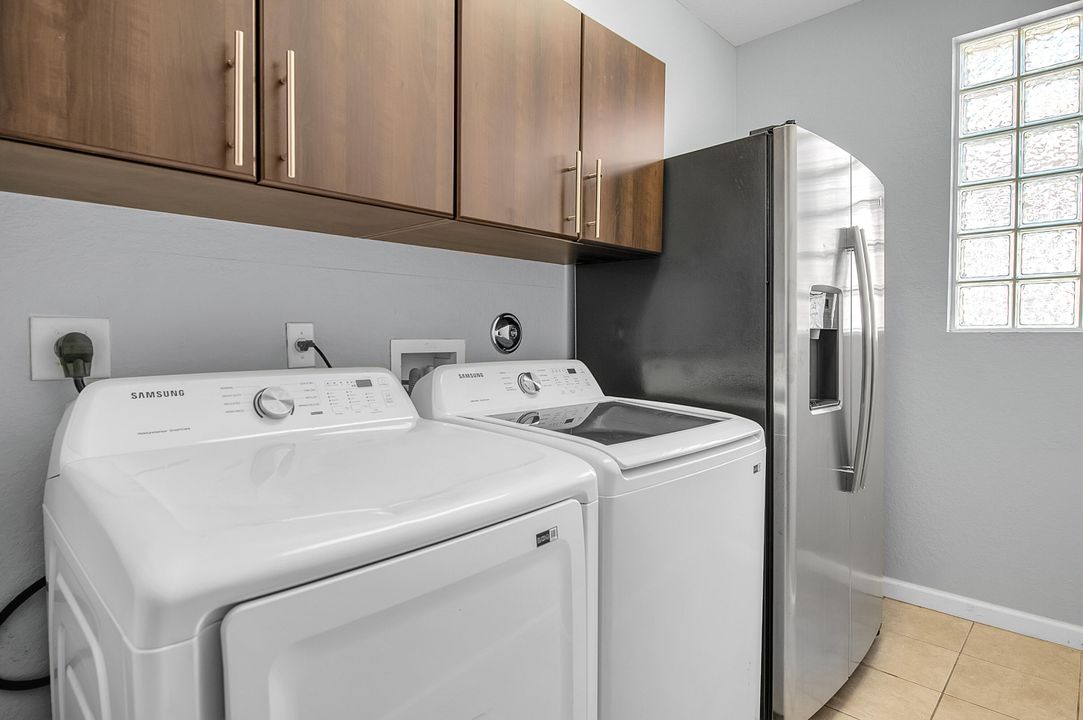 For Sale: $750,000 (4 beds, 3 baths, 3039 Square Feet)