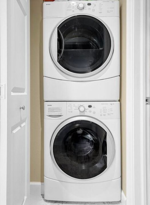 For Sale: $749,000 (2 beds, 2 baths, 1170 Square Feet)