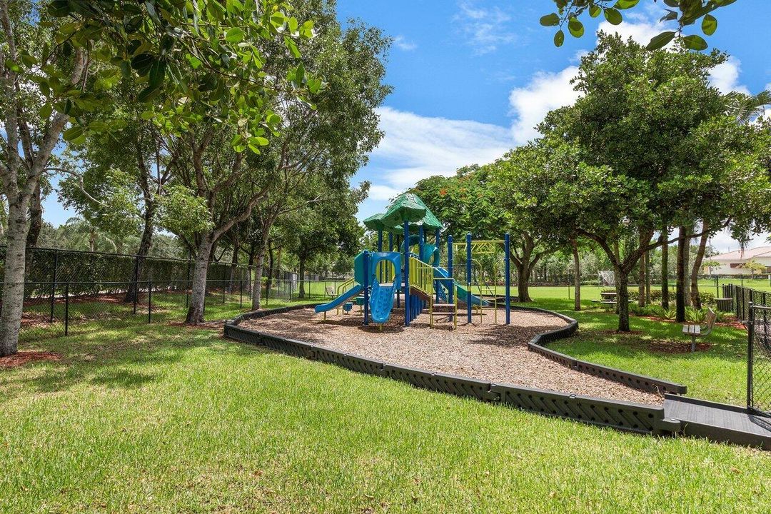 For Sale: $749,900 (4 beds, 3 baths, 3033 Square Feet)