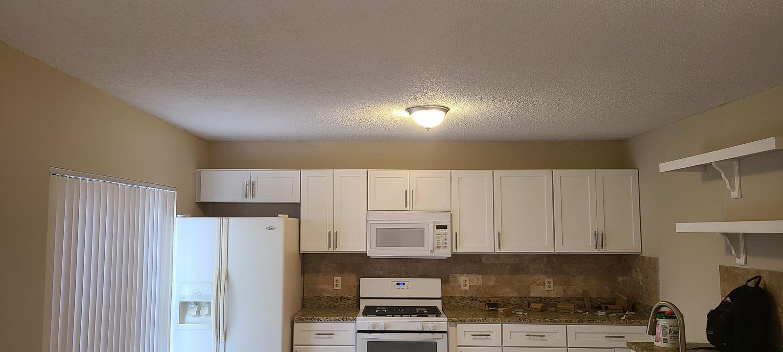 Activo con contrato: $2,350 (3 camas, 2 baños, 1600 Pies cuadrados)