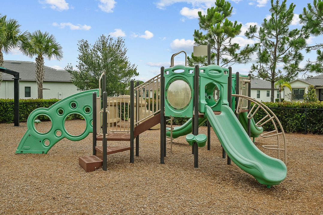 For Sale: $575,000 (3 beds, 2 baths, 2098 Square Feet)