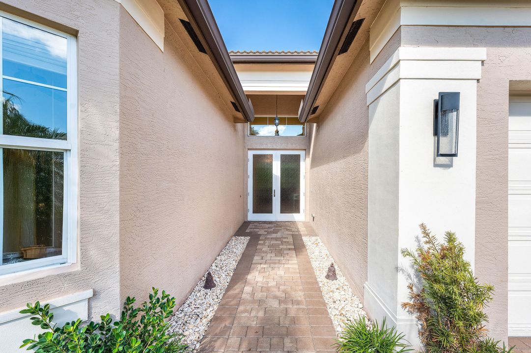 For Sale: $875,000 (3 beds, 3 baths, 2513 Square Feet)