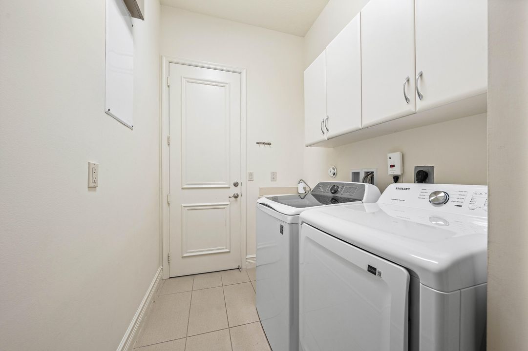 For Sale: $875,000 (3 beds, 3 baths, 2513 Square Feet)