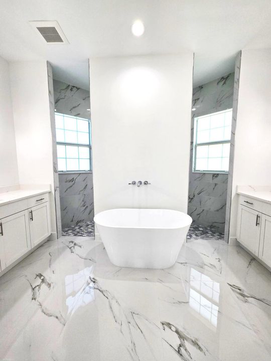 合同活跃: $879,900 (5 贝兹, 3 浴室, 2714 平方英尺)