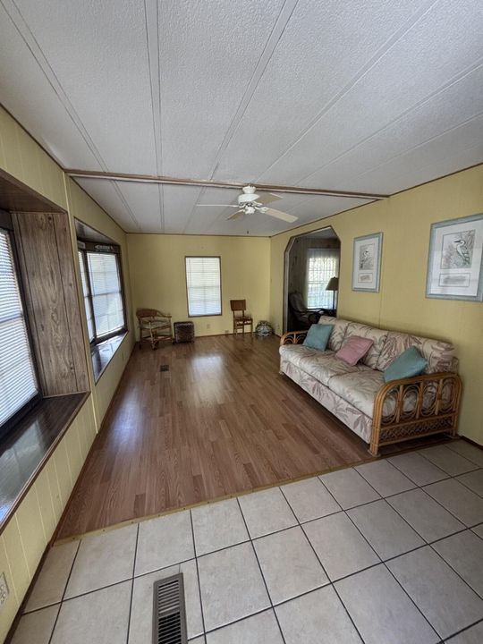 For Sale: $39,500 (2 beds, 2 baths, 1080 Square Feet)