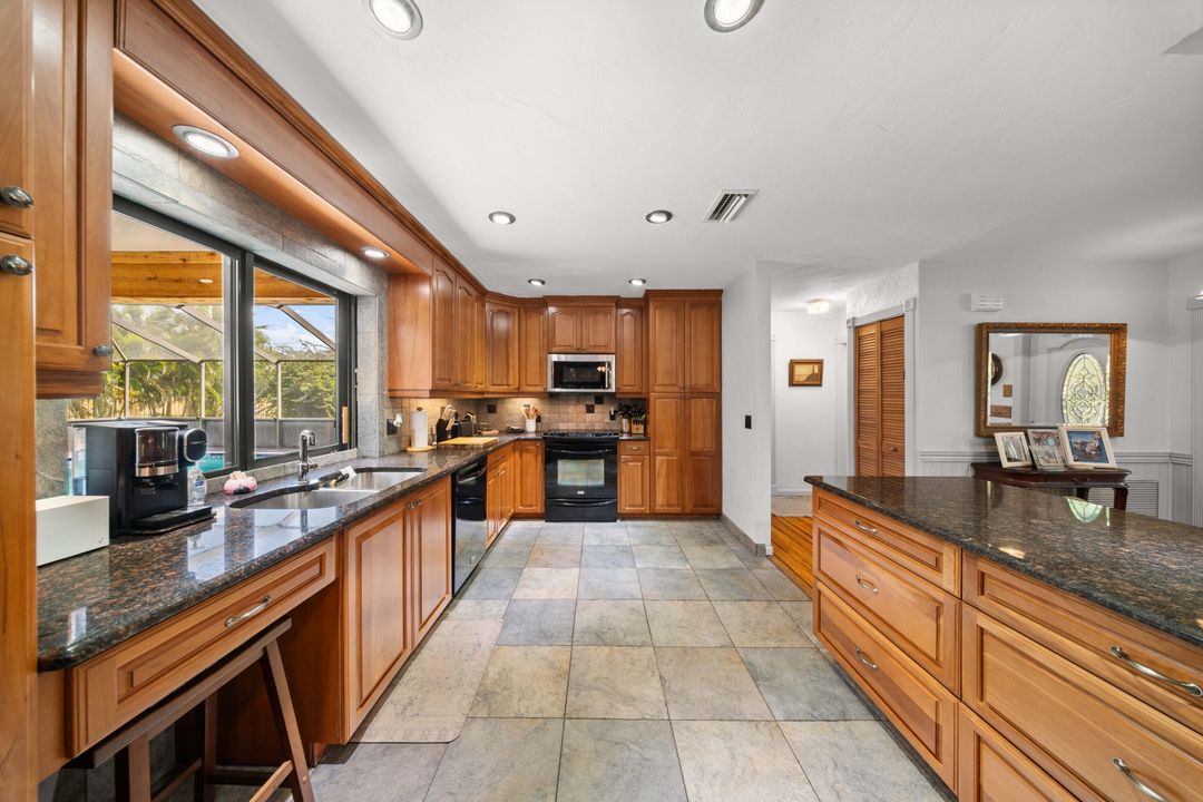 Active With Contract: $459,900 (3 beds, 2 baths, 1569 Square Feet)