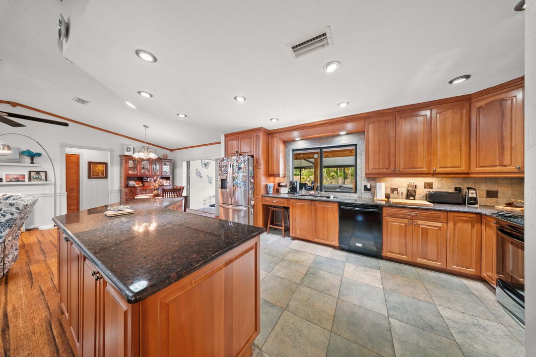 Active With Contract: $459,900 (3 beds, 2 baths, 1569 Square Feet)