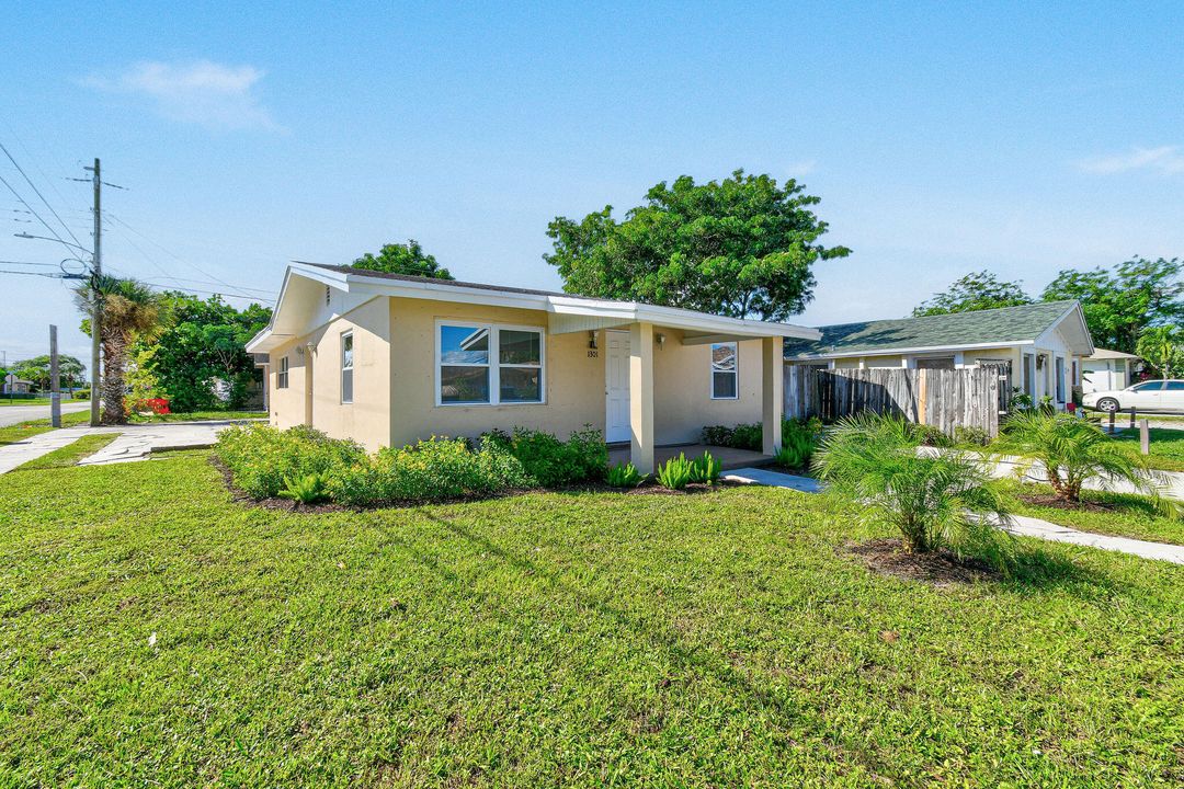 На продажу: $349,000 (3 спален, 2 ванн, 1270 Квадратных фут)