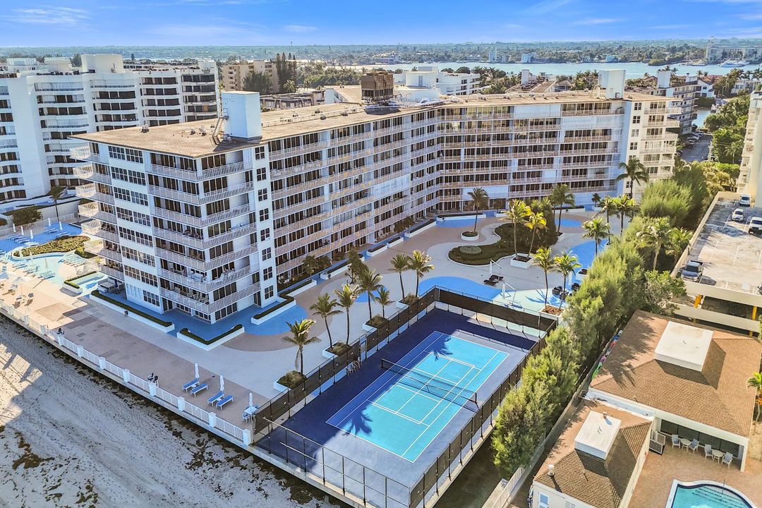 For Sale: $750,000 (2 beds, 2 baths, 1402 Square Feet)