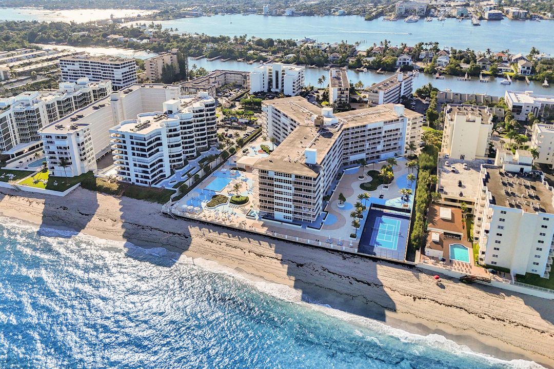 For Sale: $750,000 (2 beds, 2 baths, 1402 Square Feet)