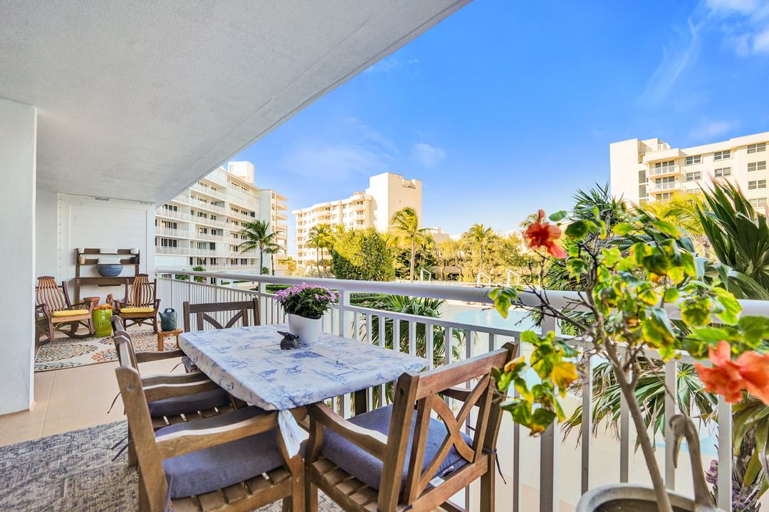 For Sale: $750,000 (2 beds, 2 baths, 1402 Square Feet)