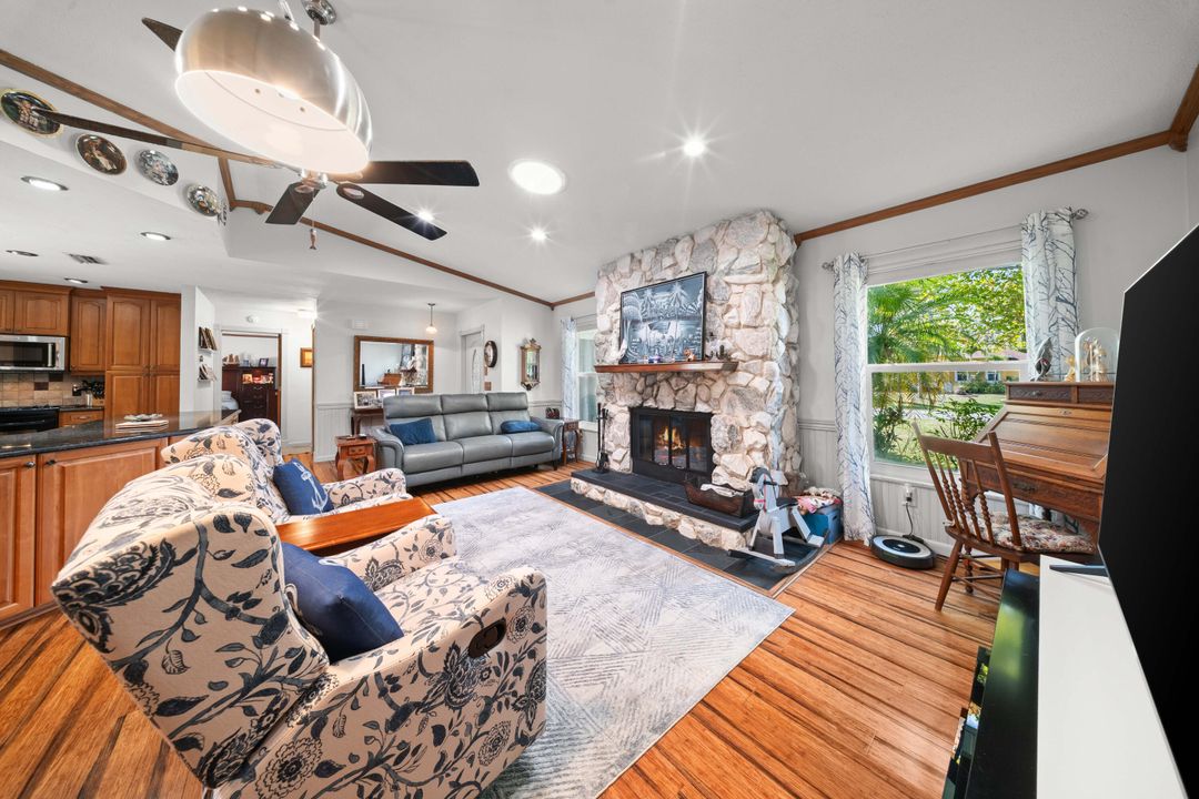 Active With Contract: $459,900 (3 beds, 2 baths, 1569 Square Feet)