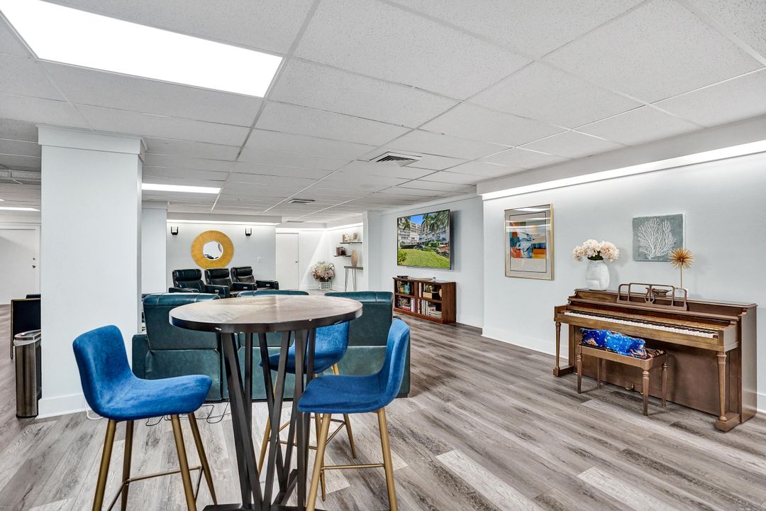 For Sale: $750,000 (2 beds, 2 baths, 1402 Square Feet)