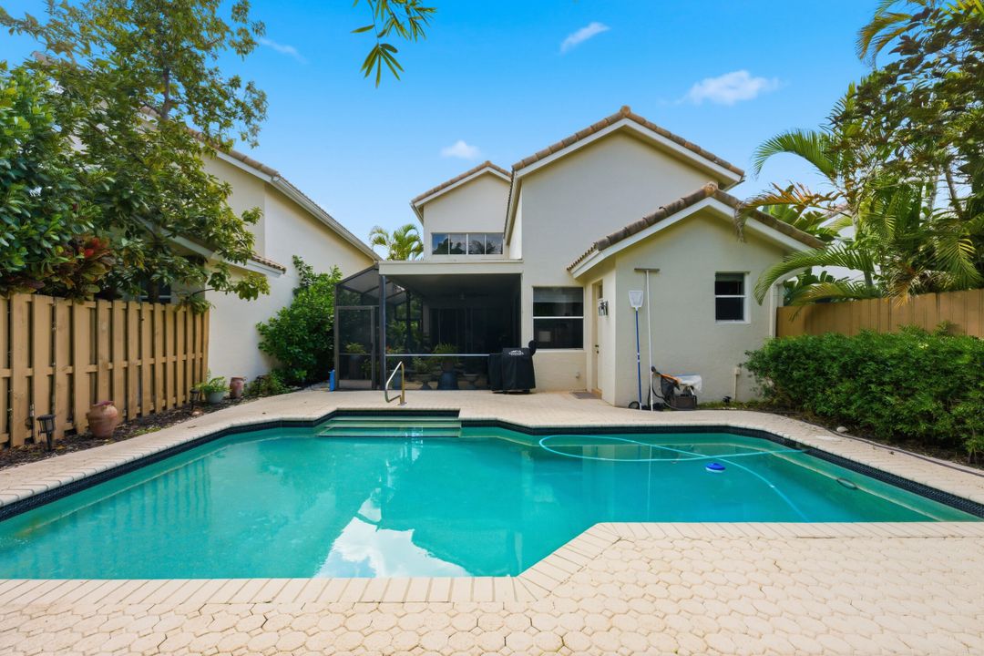 For Sale: $760,000 (4 beds, 3 baths, 2495 Square Feet)