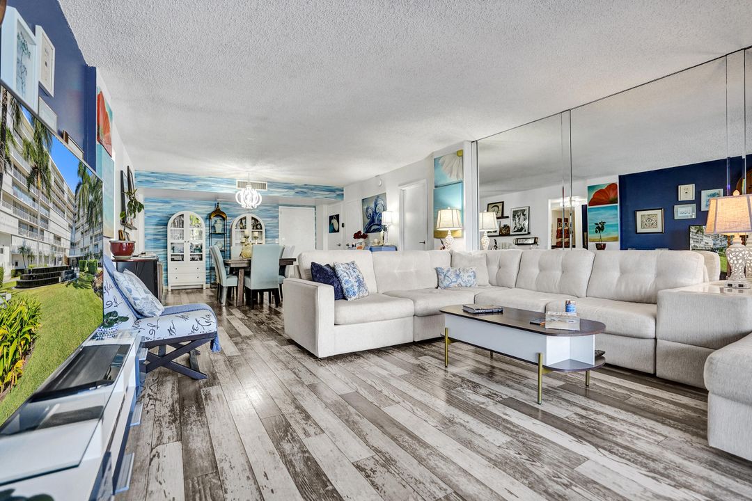 For Sale: $750,000 (2 beds, 2 baths, 1402 Square Feet)