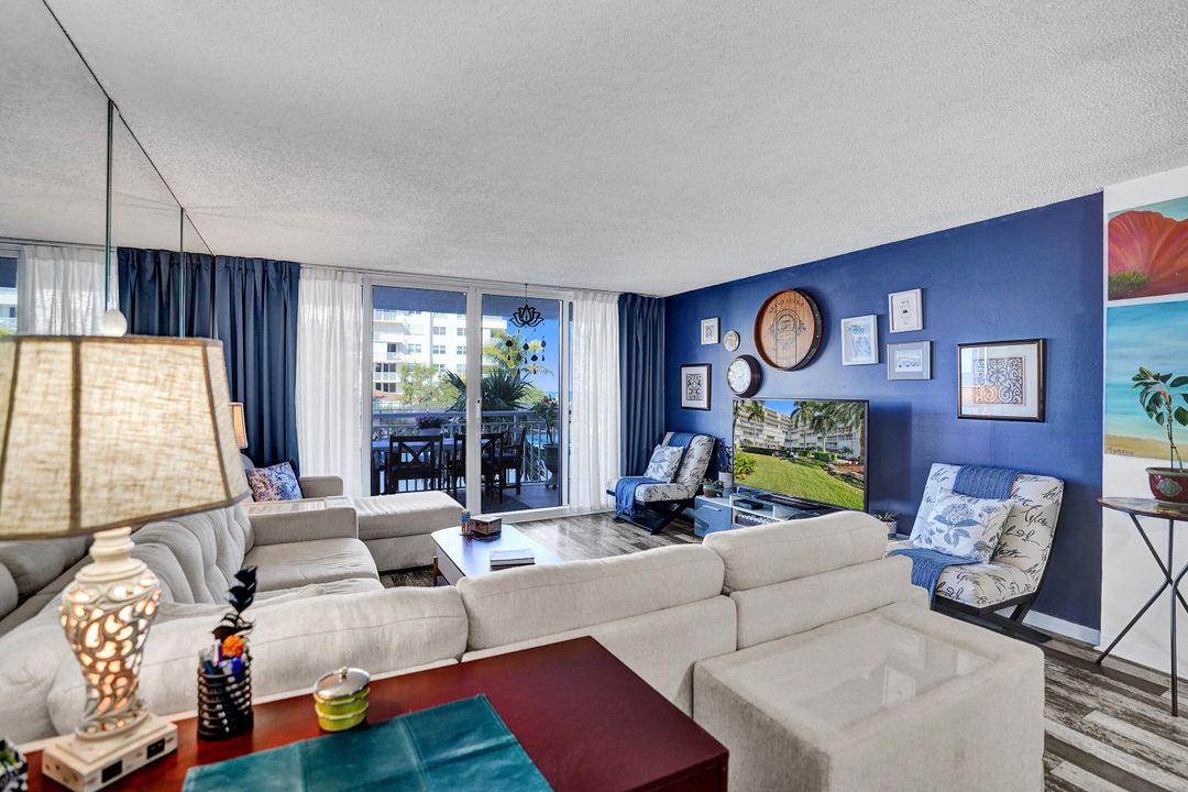 For Sale: $750,000 (2 beds, 2 baths, 1402 Square Feet)