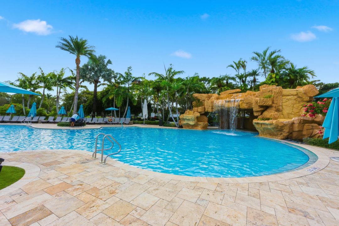 For Sale: $760,000 (4 beds, 3 baths, 2495 Square Feet)