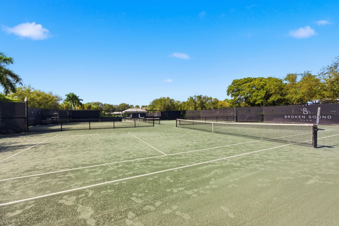 For Sale: $760,000 (4 beds, 3 baths, 2495 Square Feet)