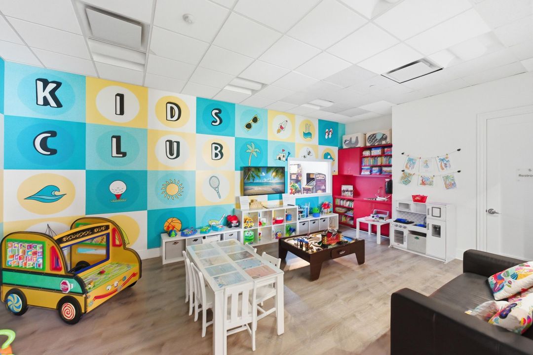 For Sale: $760,000 (4 beds, 3 baths, 2495 Square Feet)