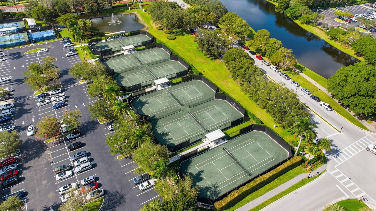 For Sale: $760,000 (4 beds, 3 baths, 2495 Square Feet)