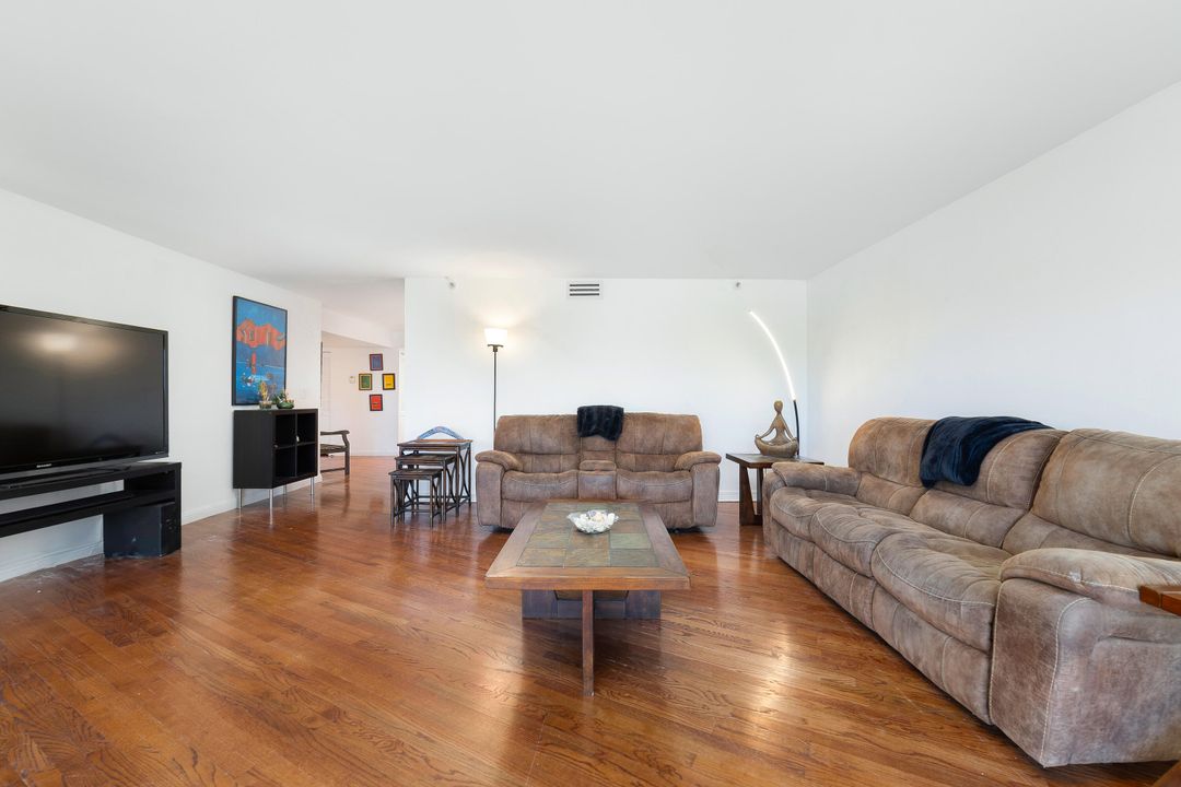 For Sale: $695,000 (2 beds, 2 baths, 1915 Square Feet)