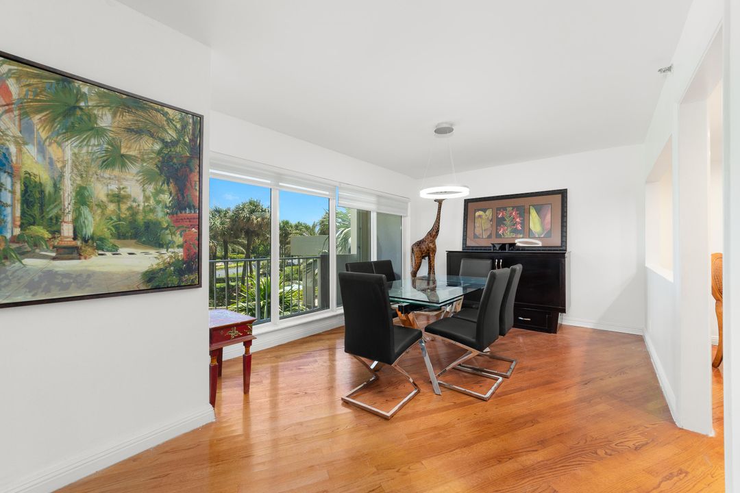 For Sale: $695,000 (2 beds, 2 baths, 1915 Square Feet)