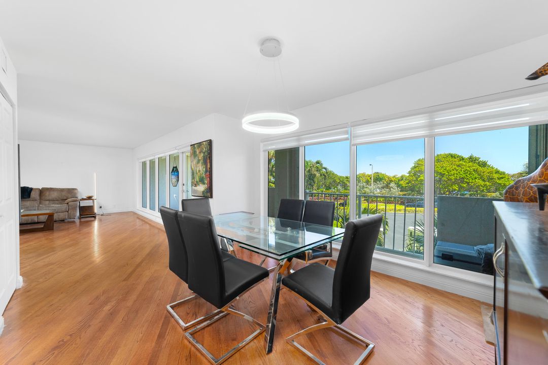 For Sale: $695,000 (2 beds, 2 baths, 1915 Square Feet)