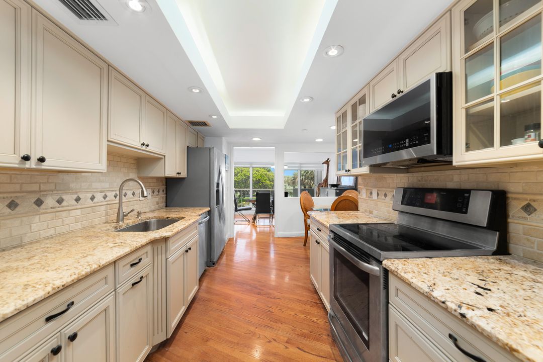 For Sale: $695,000 (2 beds, 2 baths, 1915 Square Feet)