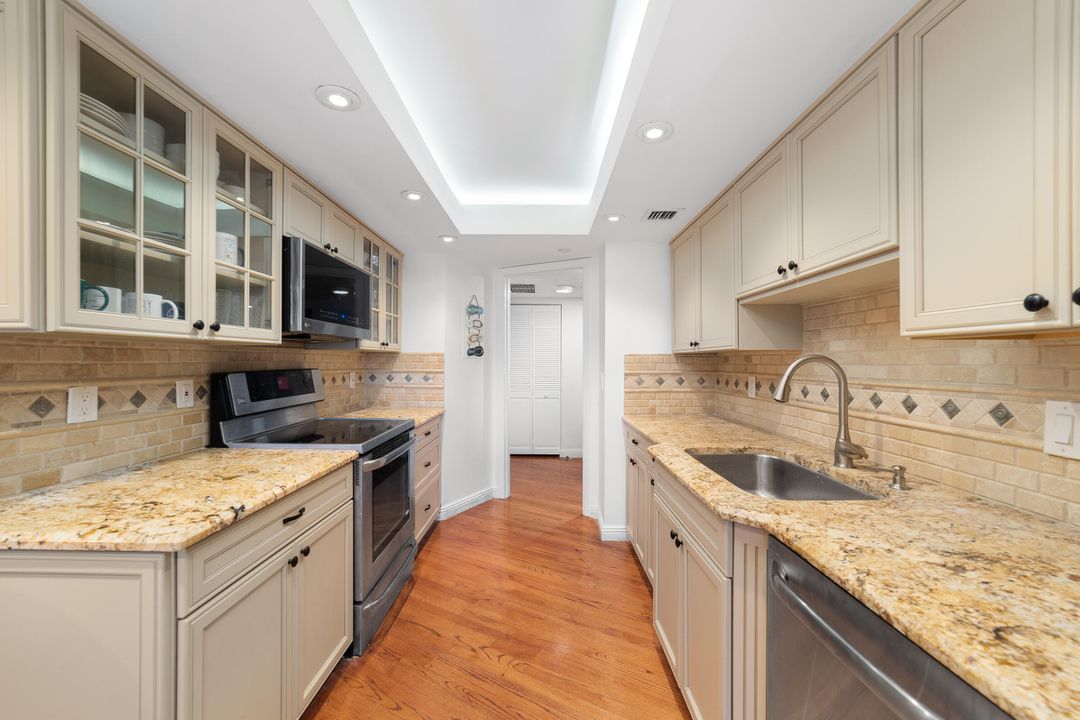 For Sale: $695,000 (2 beds, 2 baths, 1915 Square Feet)