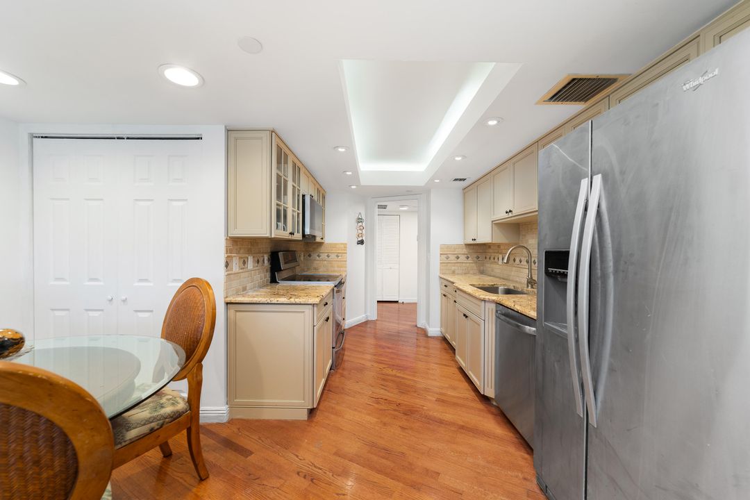 For Sale: $695,000 (2 beds, 2 baths, 1915 Square Feet)