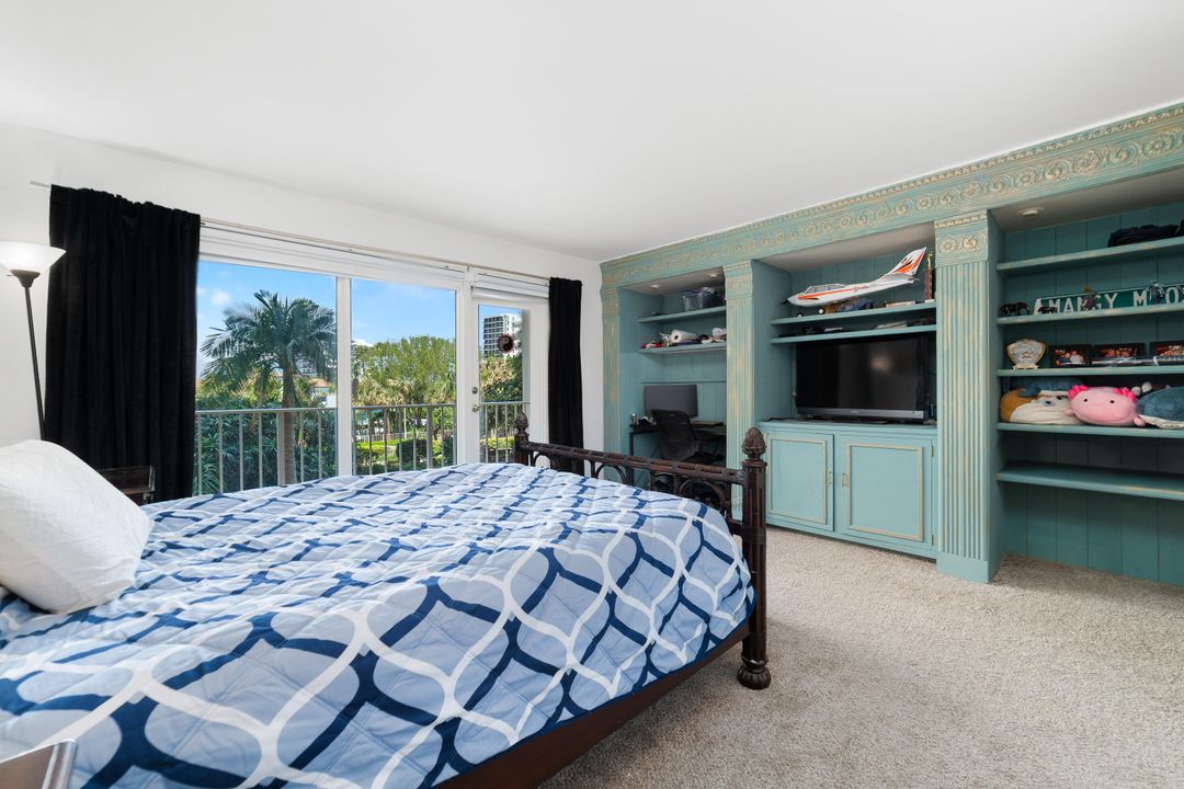 For Sale: $695,000 (2 beds, 2 baths, 1915 Square Feet)