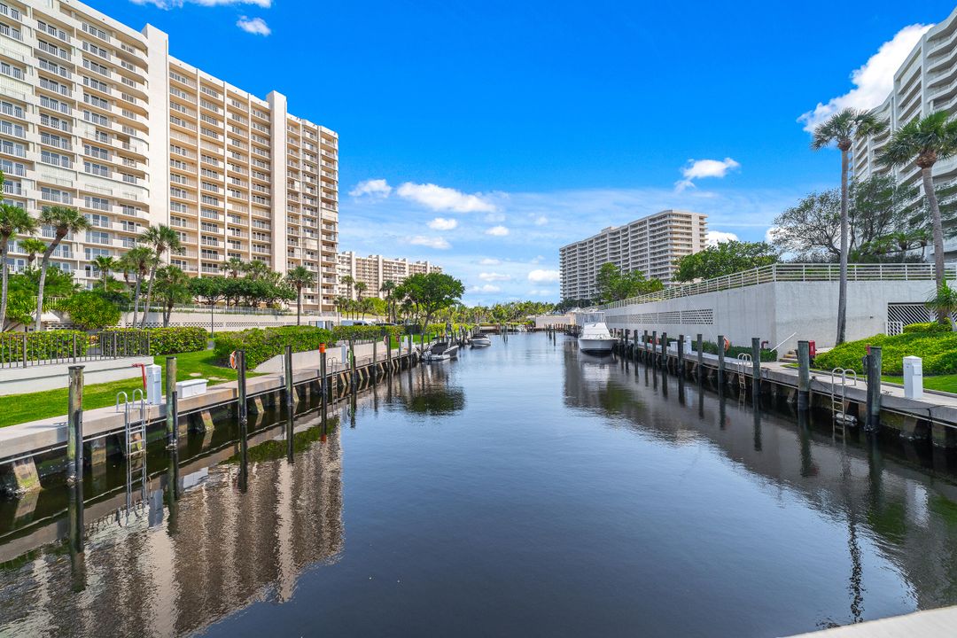 For Sale: $695,000 (2 beds, 2 baths, 1915 Square Feet)