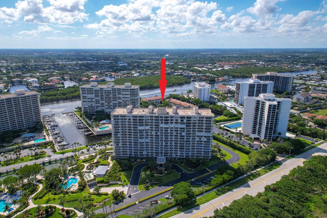 For Sale: $695,000 (2 beds, 2 baths, 1915 Square Feet)