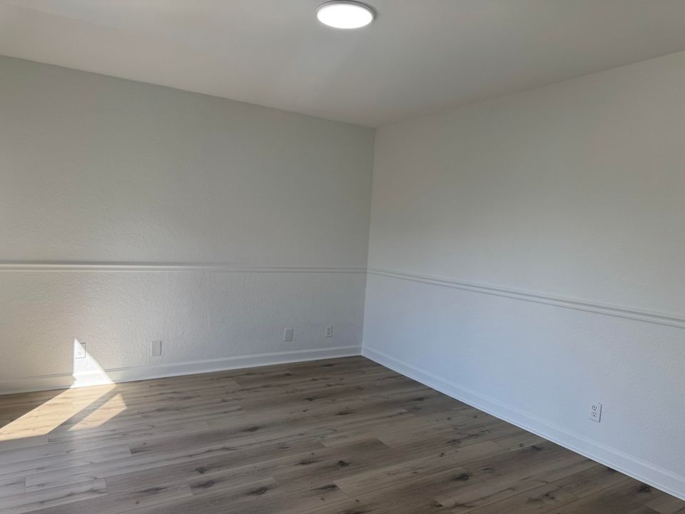 合同活跃: $2,250 (2 贝兹, 2 浴室, 1232 平方英尺)