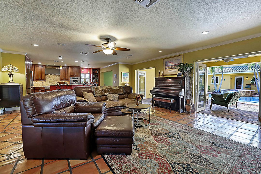 For Sale: $1,625,000 (4 beds, 4 baths, 2570 Square Feet)