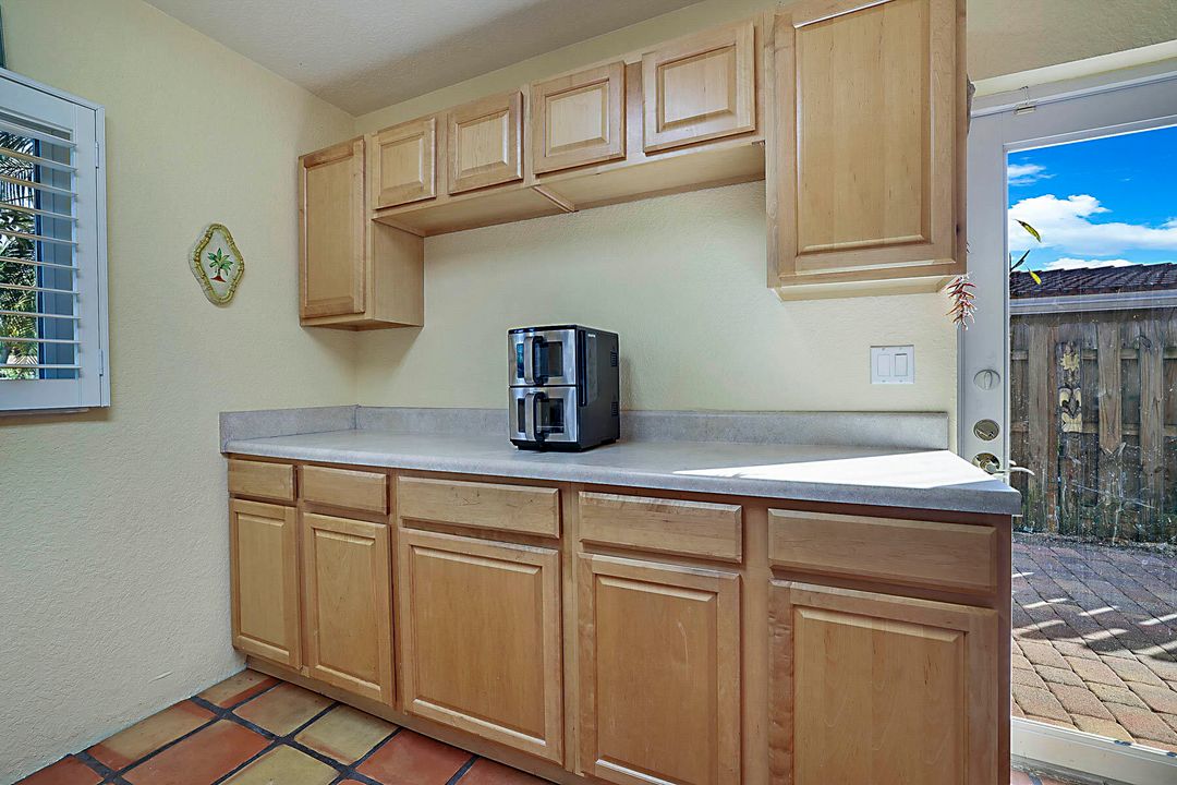 For Sale: $1,625,000 (4 beds, 4 baths, 2570 Square Feet)