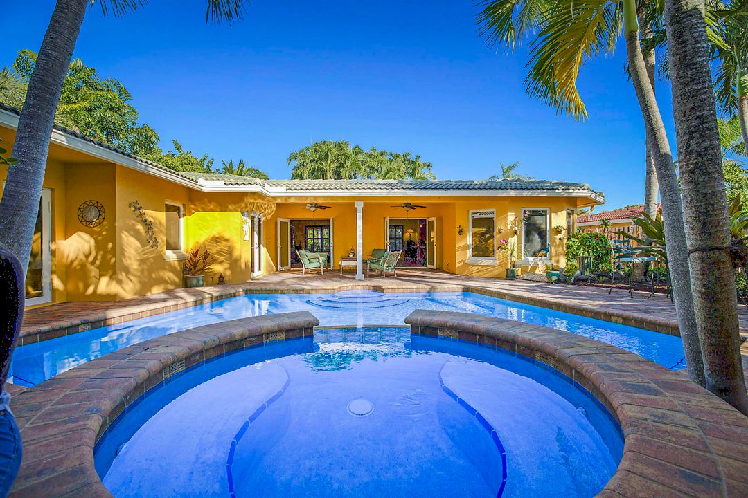 For Sale: $1,625,000 (4 beds, 4 baths, 2570 Square Feet)