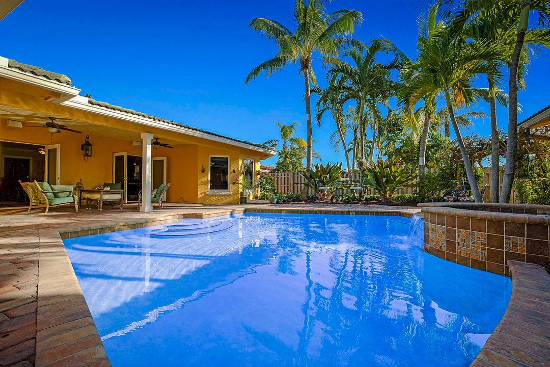 For Sale: $1,625,000 (4 beds, 4 baths, 2570 Square Feet)