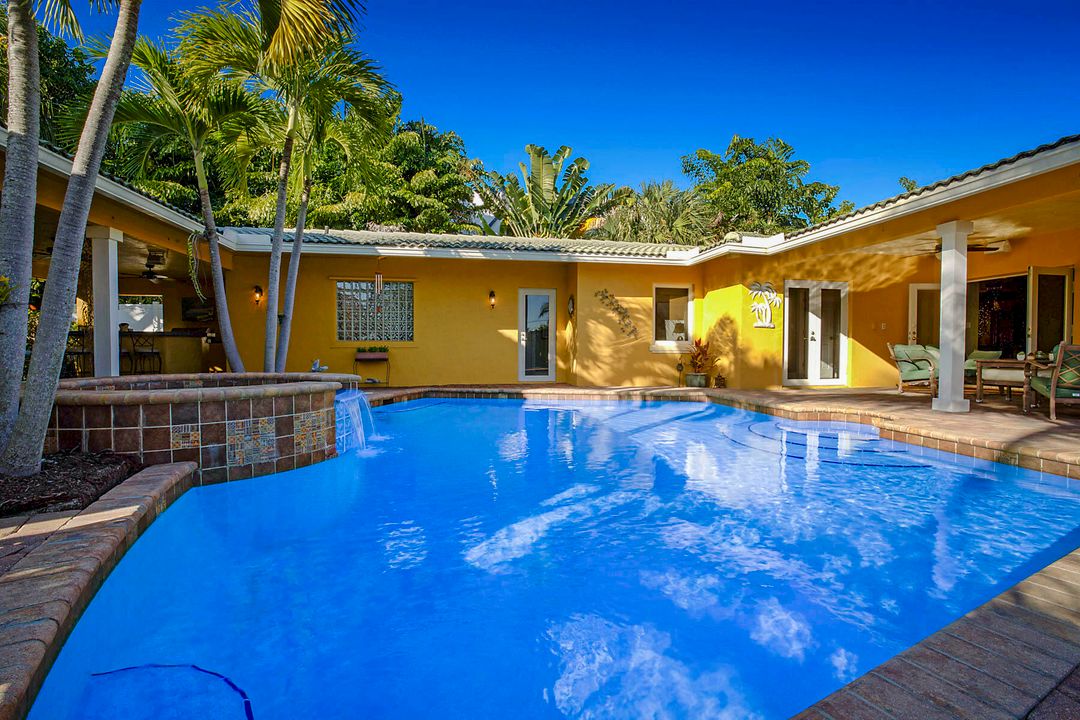 For Sale: $1,625,000 (4 beds, 4 baths, 2570 Square Feet)