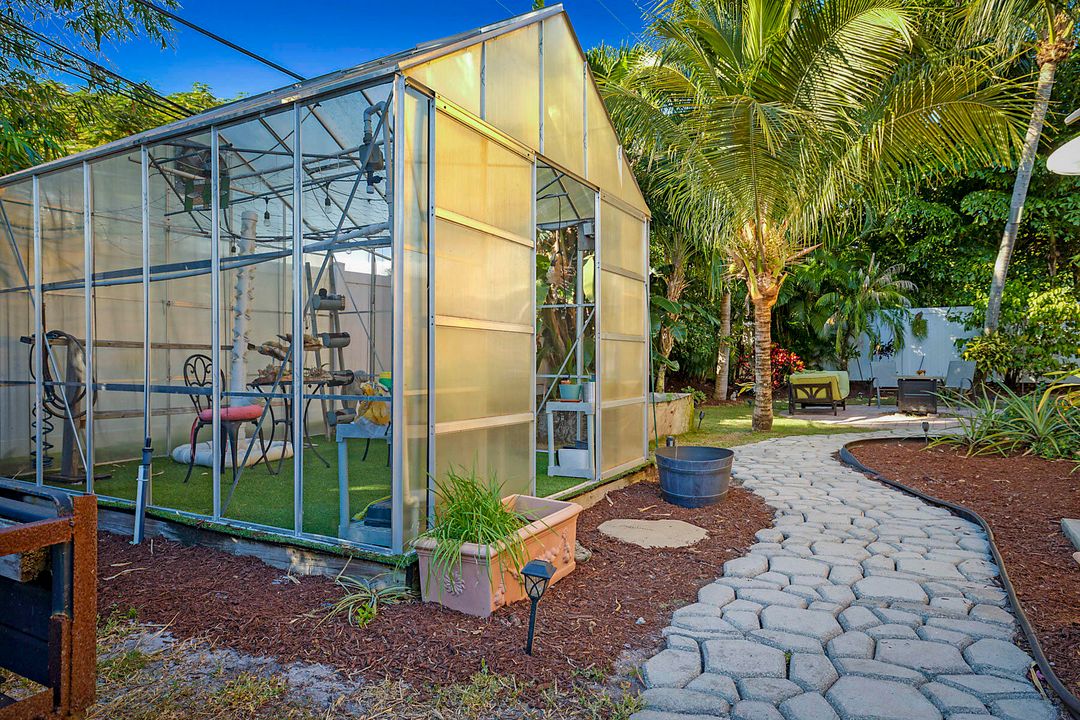 For Sale: $1,625,000 (4 beds, 4 baths, 2570 Square Feet)