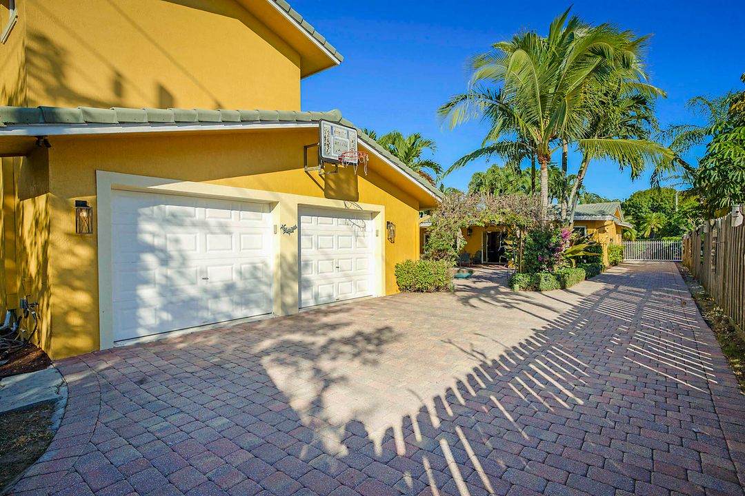 For Sale: $1,625,000 (4 beds, 4 baths, 2570 Square Feet)