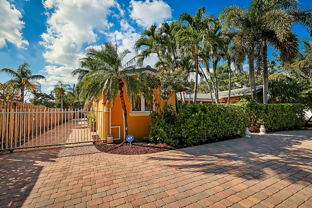 For Sale: $1,625,000 (4 beds, 4 baths, 2570 Square Feet)