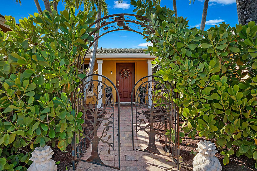 For Sale: $1,625,000 (4 beds, 4 baths, 2570 Square Feet)