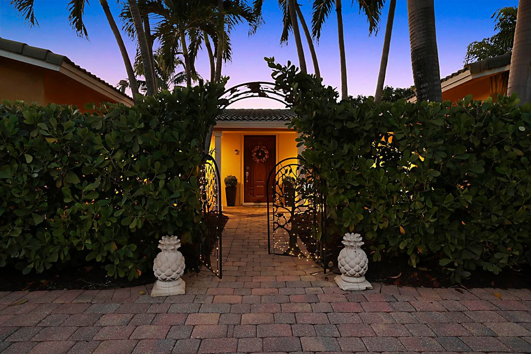 For Sale: $1,625,000 (4 beds, 4 baths, 2570 Square Feet)