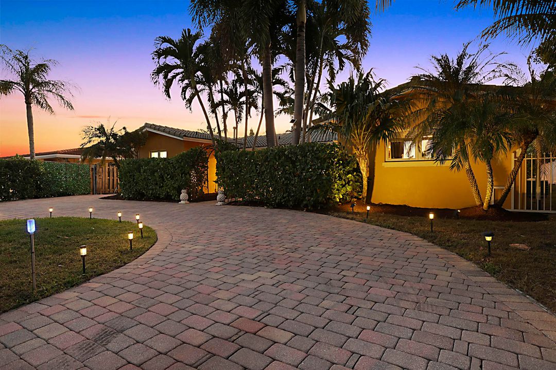 For Sale: $1,625,000 (4 beds, 4 baths, 2570 Square Feet)