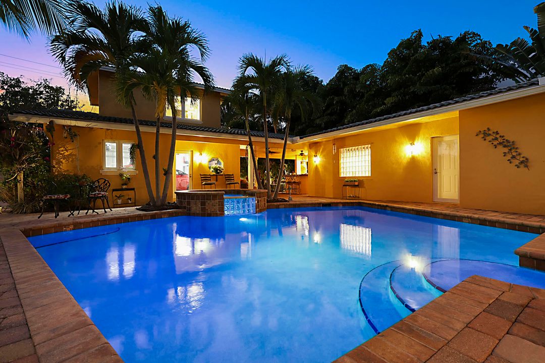 For Sale: $1,625,000 (4 beds, 4 baths, 2570 Square Feet)