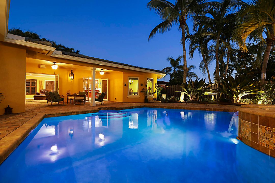 For Sale: $1,625,000 (4 beds, 4 baths, 2570 Square Feet)