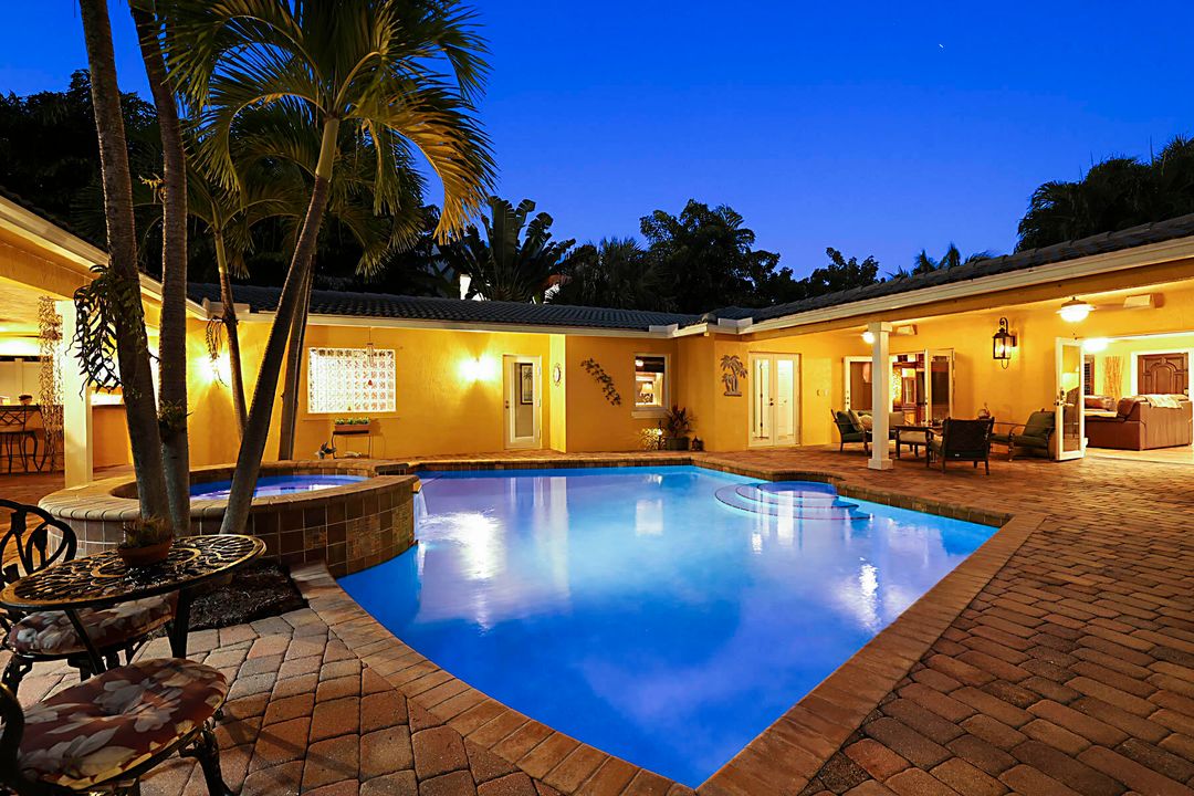 For Sale: $1,625,000 (4 beds, 4 baths, 2570 Square Feet)