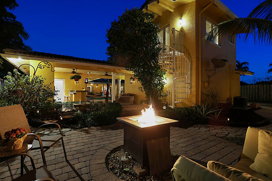 For Sale: $1,625,000 (4 beds, 4 baths, 2570 Square Feet)